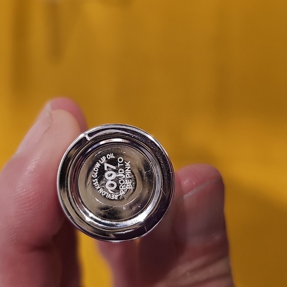 Revlon Kiss Glow Lip Oil -Sealed Proud To Be Pink - Picture 4 of 6